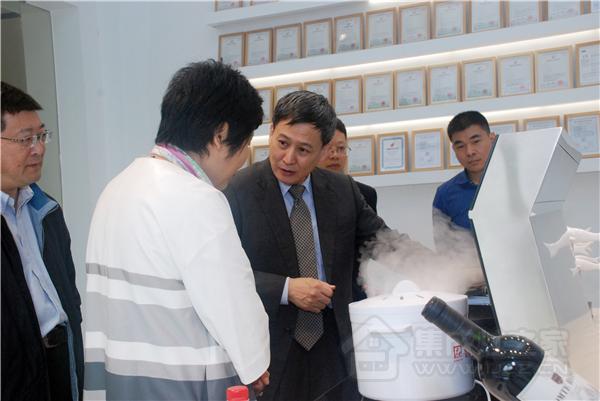 凌副主任对亿田的优质产品和"智能工厂"项目给予了高度评价,并鼓励
